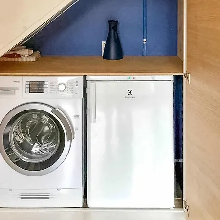 Апартаменты 2 Bedroom Beautiful In *