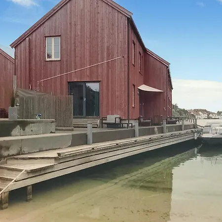 Апартаменты 2 Bedroom Beautiful In